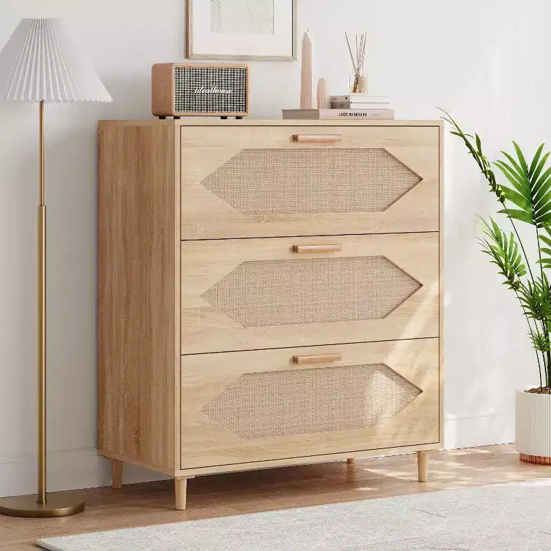 Commode 3 tiroirs en rotin COZONY, commode en chêne rustique avec façades tissées, meuble de rangement moderne pour chambre, salon ou entrée
