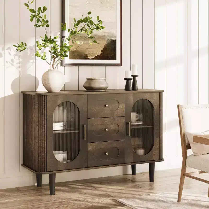GarveeHome Buffet de salle à manger 47 po avec 2 portes en verre cannelé et 3 tiroirs, meuble d'appoint de bar à café moderne de style ferme avec étagères réglables