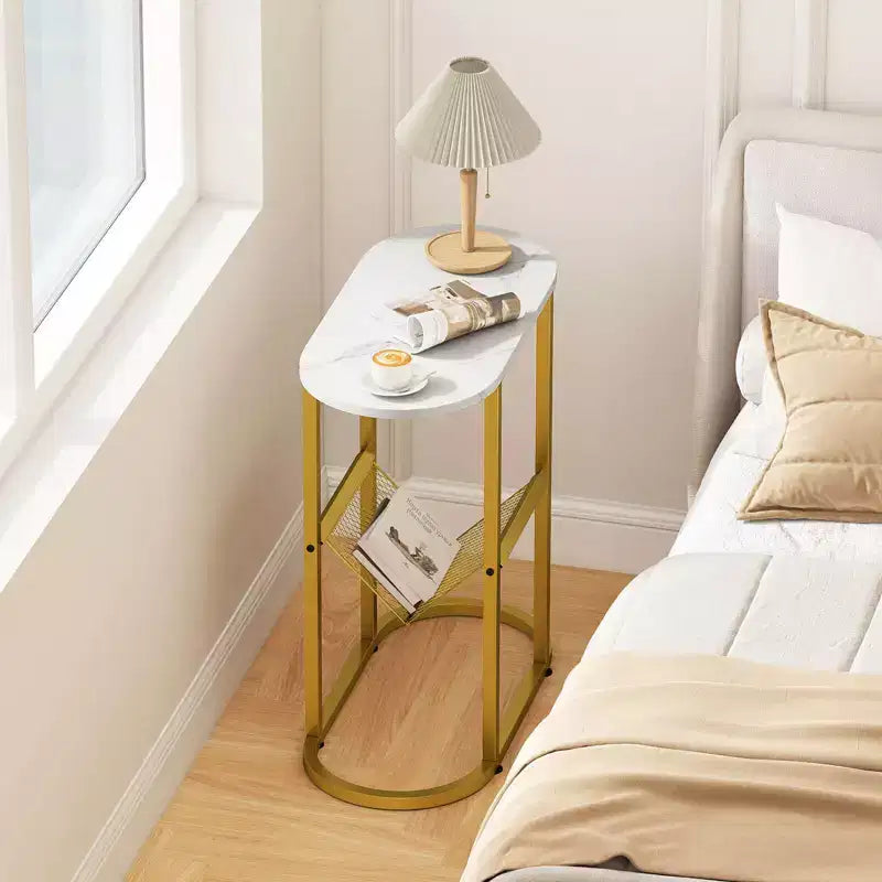 Table d'appoint Costway avec plateau imitation marbre et porte-revues, cadre métallique robuste, marron/blanc
