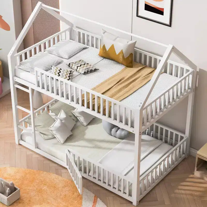 Lit superposé en métal double de 78 pouces Okak, cadres de lit avec clôture, porte et barrière de sécurité, lits superposés pour chambre d'enfants, chambre à coucher, blanc