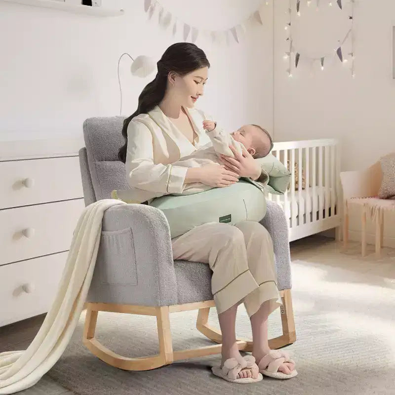 Fauteuil à bascule rembourré COZONY avec dossier haut et pieds en bois, fauteuil à bascule d'appoint confortable pour chambre de bébé avec pochette latérale pour salon