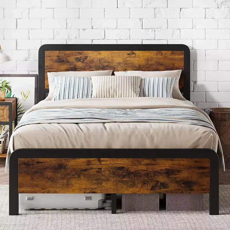 Cadre de lit queen avec tête de lit et pied de lit en bois, lit plateforme de style rustique avec lattes métalliques, montage simple pour chambre à coucher