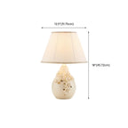 Lampe de table sculptée en céramique blanche avec abat-jour en tissu