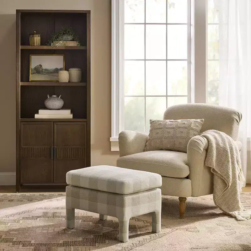 Bellfield pouf entièrement rembourré – Threshold conçu avec Studio McGee